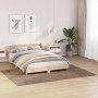 Brauner, rechteckiger Shaggy Hochflorteppich (160x230 cm) aus PP mit Anti-Rutsch-Basis im Schlafzimmer.
