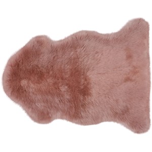 Rosa Schaffell „Midnight Mystery“, 60x90 cm, als Teppich oder Überwurf nutzbar.