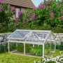 Vitavia Frühbeet Gamma ESG Alu, 89x124x71 cm, mit Sicherheitsglas im Garten.