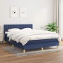 Blaues Boxspringbett (140x200 cm) mit Matratze und Stoffbezug im Schlafzimmer.