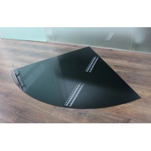 Schwarze ECOfoxx Funkenschutzplatte aus Glas, Viertelkreis 110x110cm, für Kamin und Ofen.