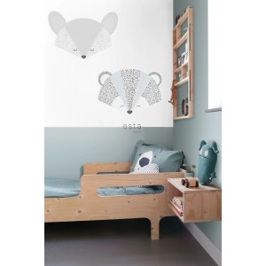 ESTAhome Wandtattoo Tierköpfe in Hellgrau im Kinderzimmer über einem Holzbett.