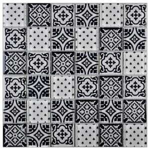 Mosaik Glas Retro Indigo, 30x30 cm, mit schwarzem Muster auf transparenten Fliesen.