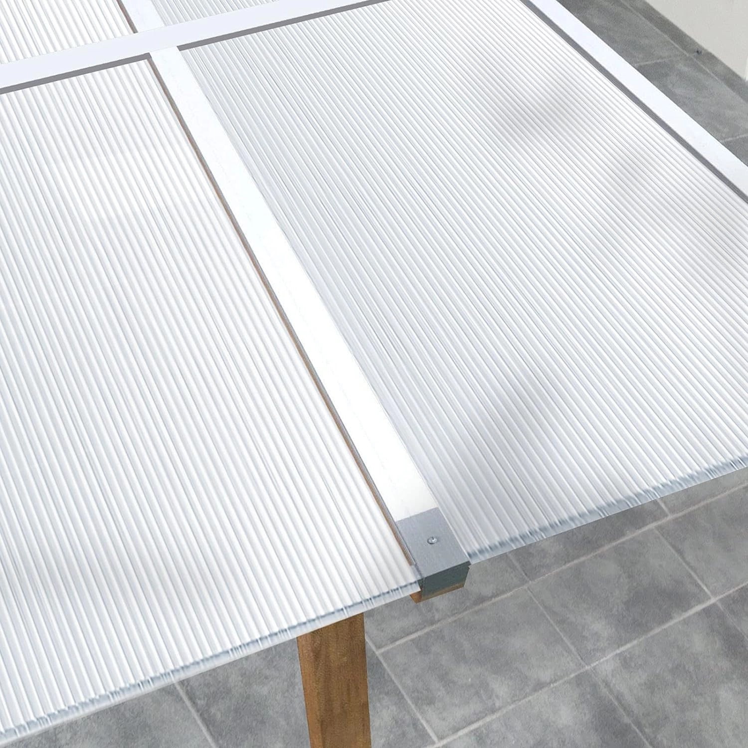 Transparente KARAT Doppelstegplatte aus Polycarbonat, 6 mm stark, für Gewächshäuser.