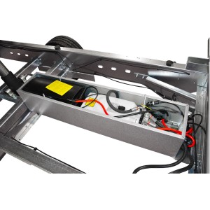 Detailaufnahme Stema Rückwärtskipper SHRK 1500-25-15: Hydrauliksystem im Autoanhänger.