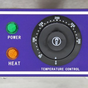 Detailaufnahme: Temperaturregler und Kontrollleuchten des Monstershop Gastro Grills.