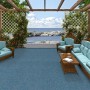 Blauer Snapstyle Kunstrasen „Kingston“ (200x350cm) auf Terrasse mit Gartenmöbeln und Meerblick.