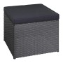 Hocker aus grauem Polyrattan mit anthrazitfarbenem Kissen, Teil des Balkonmöbel-Sets Hazelton.