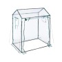 Transparentes Foliengewächshaus mit dunkelgrünem Rahmen und aufrollbarer Tür. Ideal für Pflanzenaufzucht im Garten.