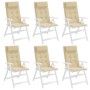 Sechs beige Hochlehner-Auflagen aus Oxford-Gewebe mit Kopfpolster auf weißen Gartenstühlen. Ideal für Sitzkissen.