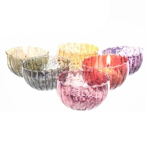 Farbige Schwimm-Teelichtgläser, Ø 6cm, für Gartenteich & Deko. Farbauswahl zufällig.