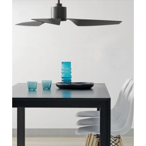 Graphitfarbener Lucci Air Deckenventilator Airfusion Climate II (127 cm) über Esstisch.