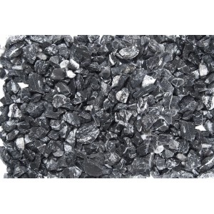 Schwarz-weißer Marmorsplitt, Körnung 16-25 mm, ideal für Garten- und Landschaftsbau.