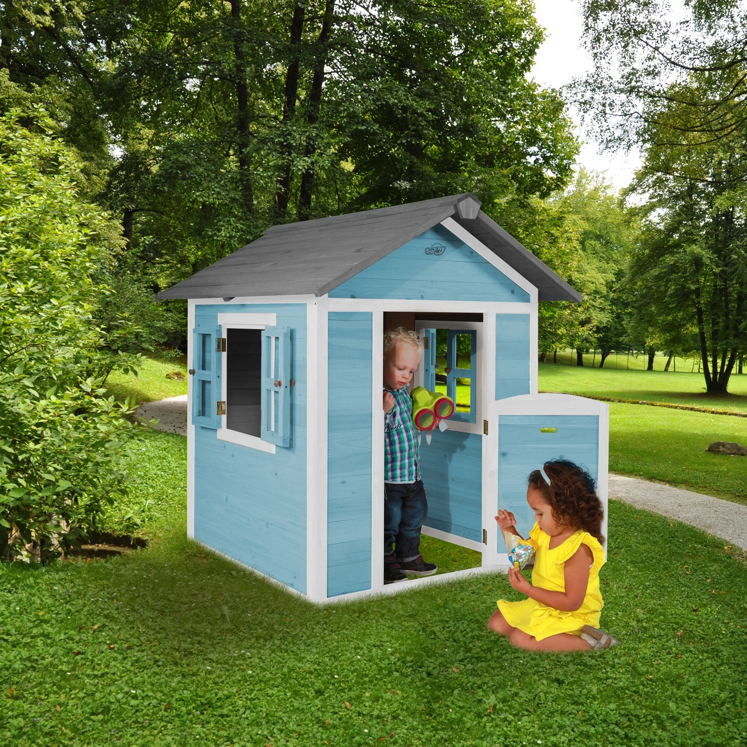 Axi Lodge Spielhaus Karibisches Blau mit Kindern im Garten.