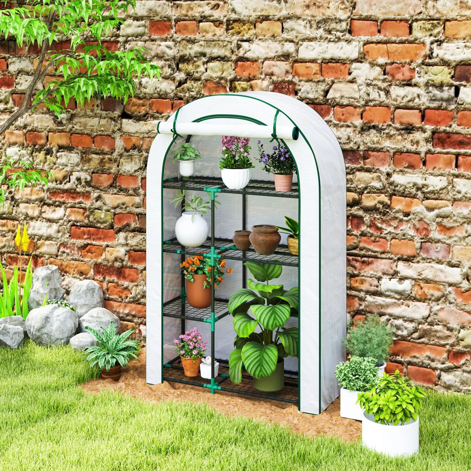 Weißes Furnicato Mini-Gewächshaus, 4-stufig mit Pflanzen auf Drahtregalen im Garten.