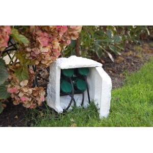 Ubbink Steckerstein: 4-fach Außensteckdose im Felsdesign (grau-weiß) für den Garten.