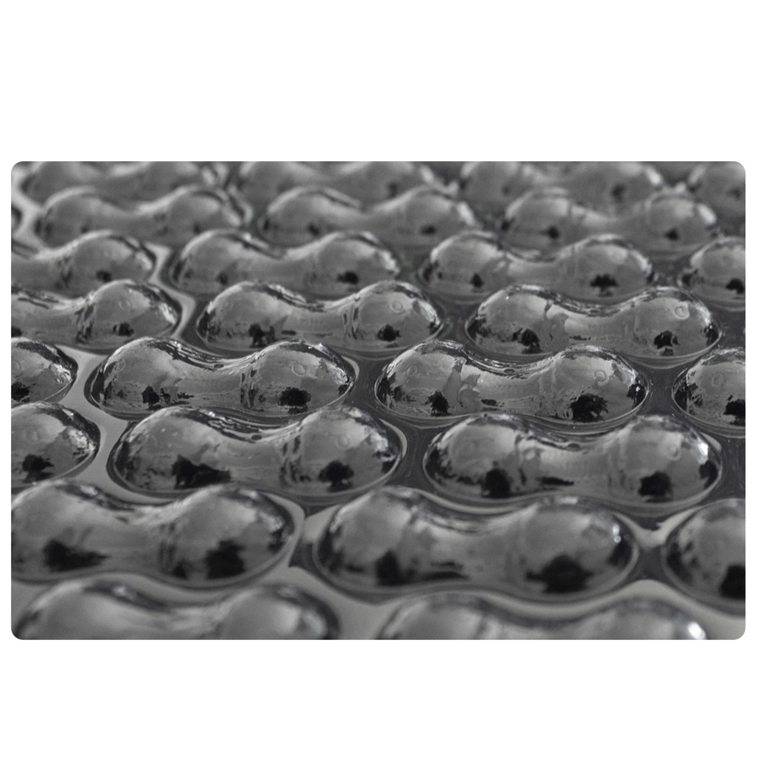 Nahaufnahme: Evolution Solarplane EnergyGuard mit Geobubble-Technologie zur Algenhemmung.