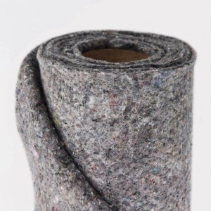 Graues Aquagart Teichvlies 500g (30m²) als Schutz für Teichfolie, gerollt.