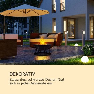 Blumfeldt Pentos 2-in-1 Feuerschale mit Grillrost im Garten bei Nacht.