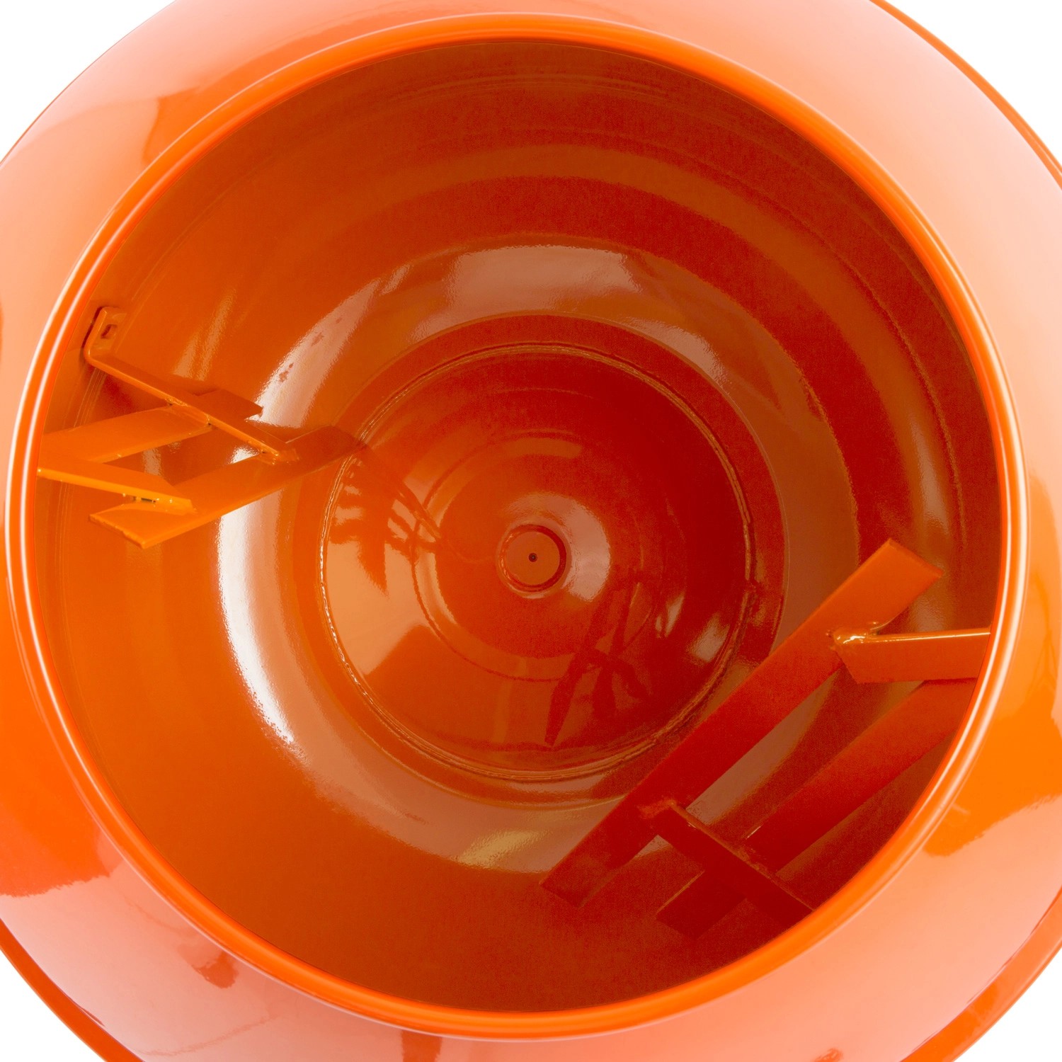 Innenansicht der Trommel eines orangefarbenen EBERTH Betonmischers mit Stahl-Mischflügeln.