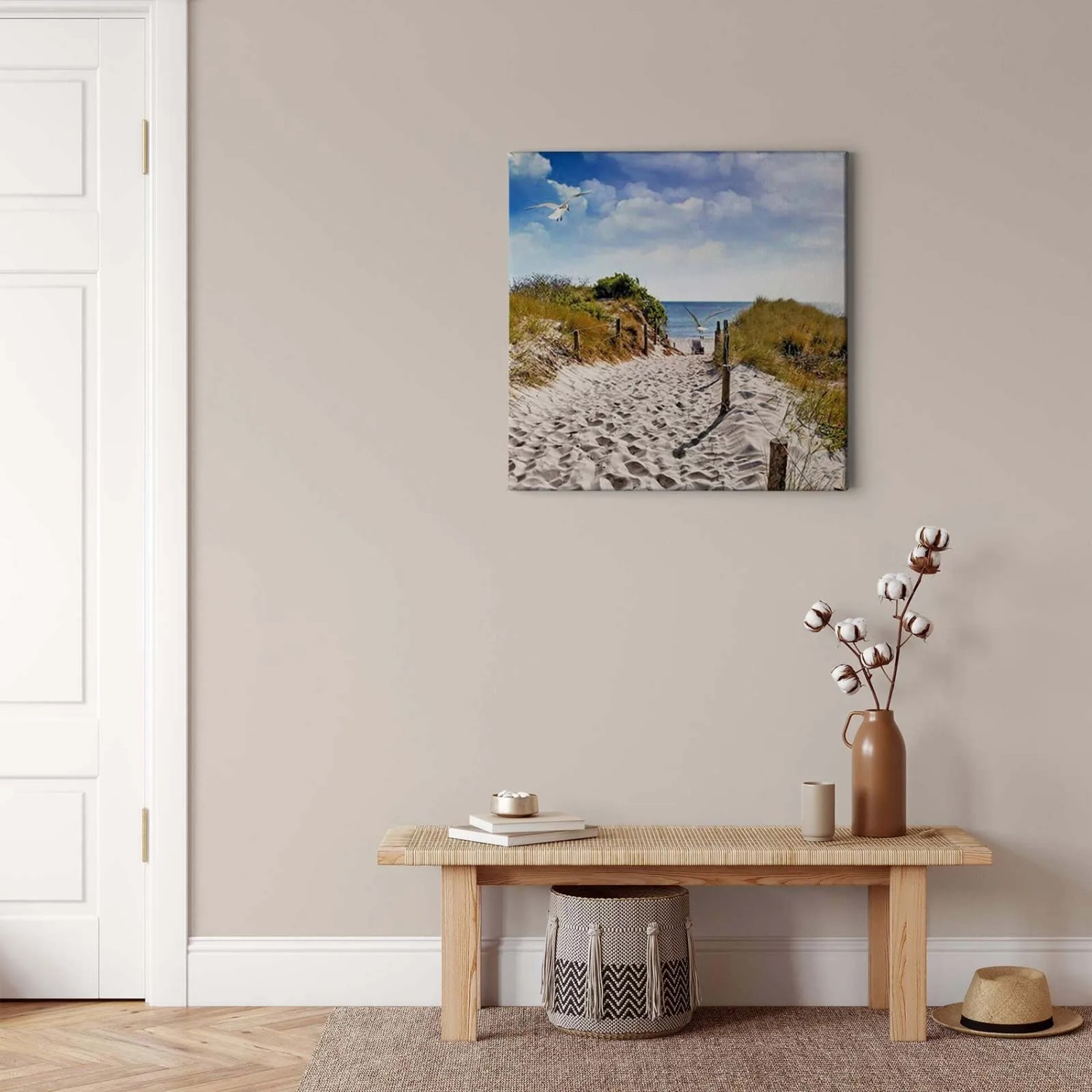 Leinwandbild mit Dünen, Strand und Meer. Maritimes Wandbild mit Strandkorb und Möwen.