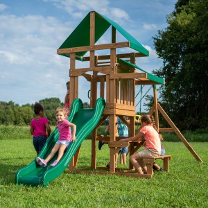 Backyard Discovery Belmont Spielturm mit Rutsche, Schaukeln und Picknicktisch im Garten.