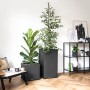Lechuza Canto Stone high Pflanzgefäße in Graphitschwarz, 30x56cm, mit Bepflanzung im Wohnraum.