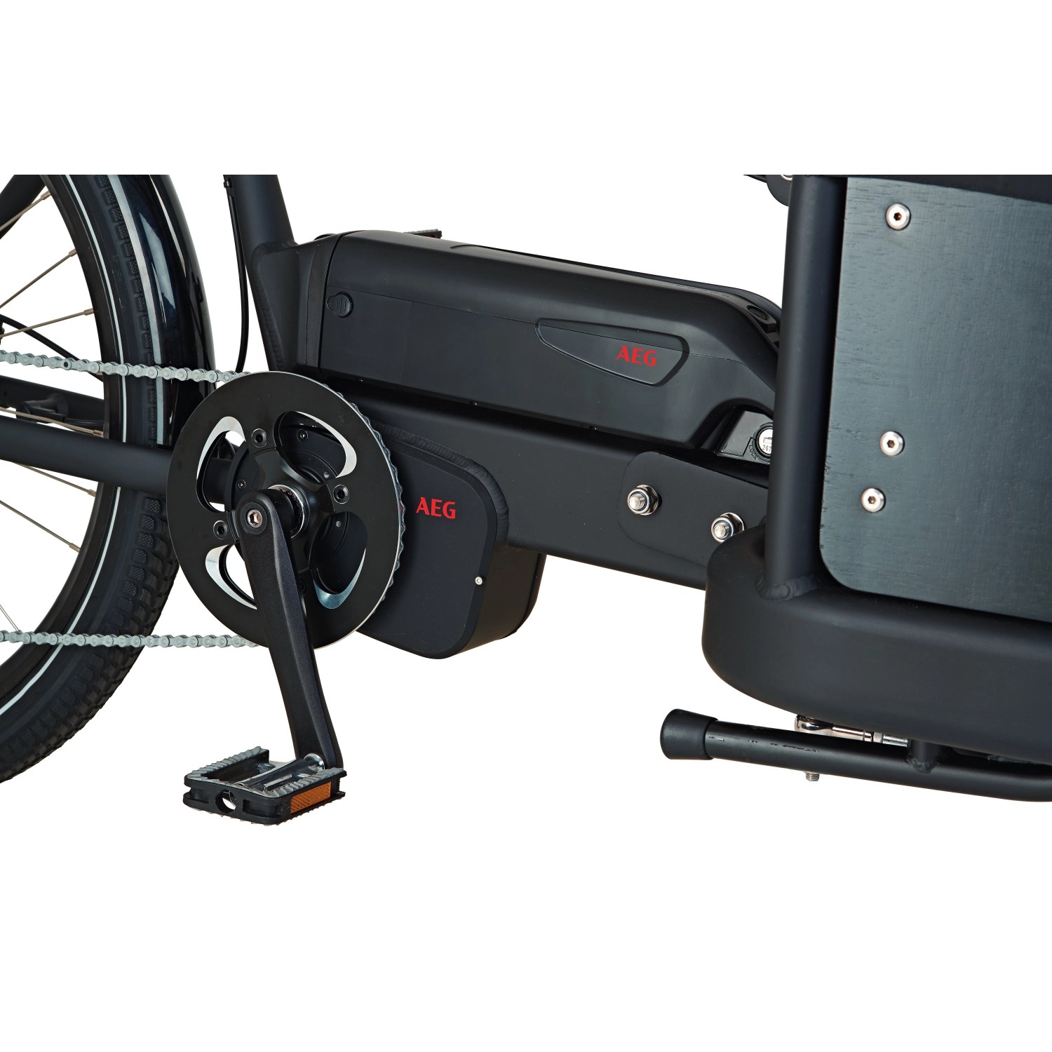 Detailaufnahme: Schwarzes Prophete E-Bike Cargo Plus mit AEG Mittelmotor und Akku.