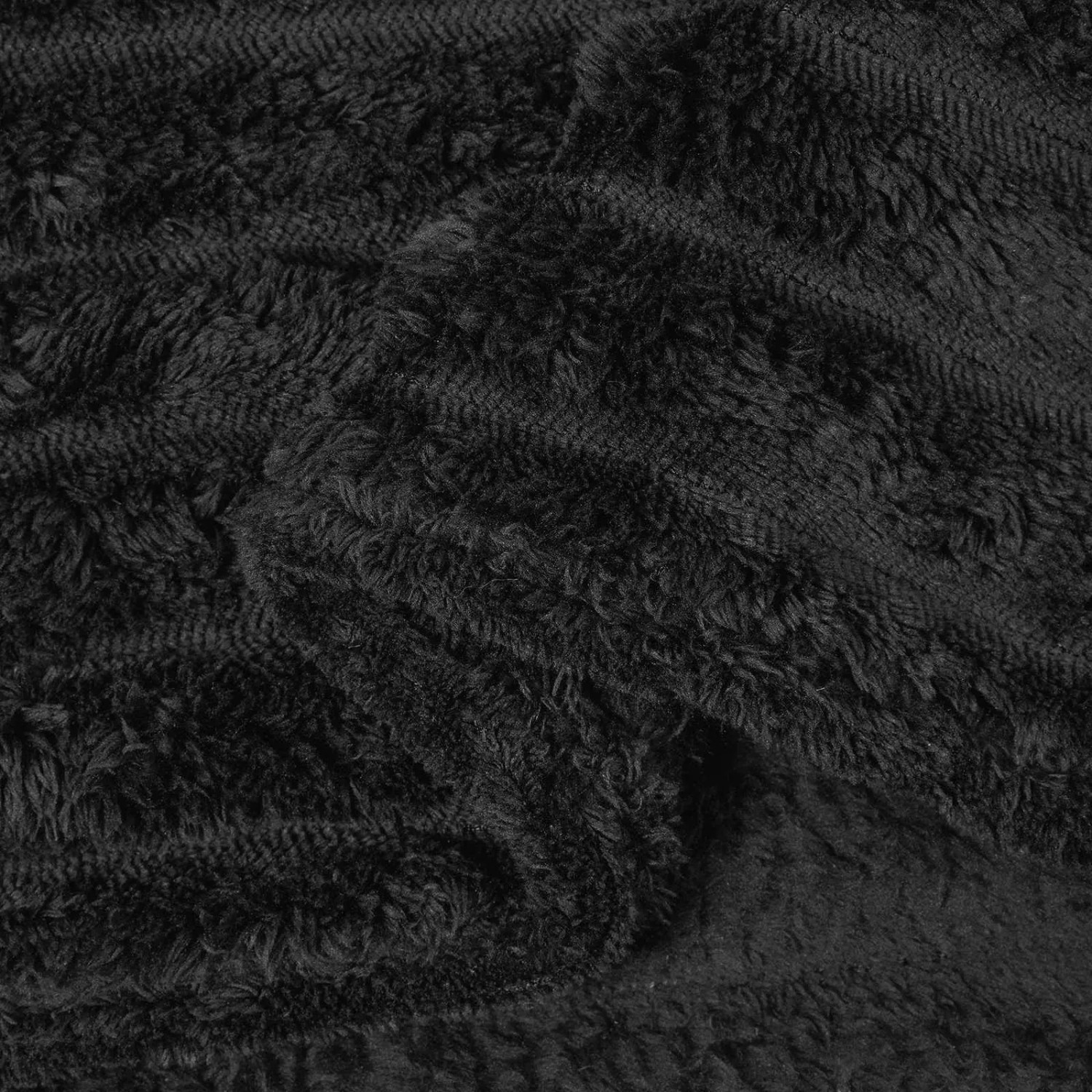 Schwarze vidaXL Überwurfdecke (270x240 cm) aus weichem Fleece, Detailaufnahme.