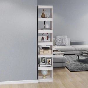 Schlankes weißes Bücherregal/Raumteiler aus massivem Kiefernholz mit 6 Fächern im Wohnzimmer.