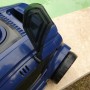 Blau-schwarzer CF Poolroboter CF100CL mit Akku für die Poolreinigung.