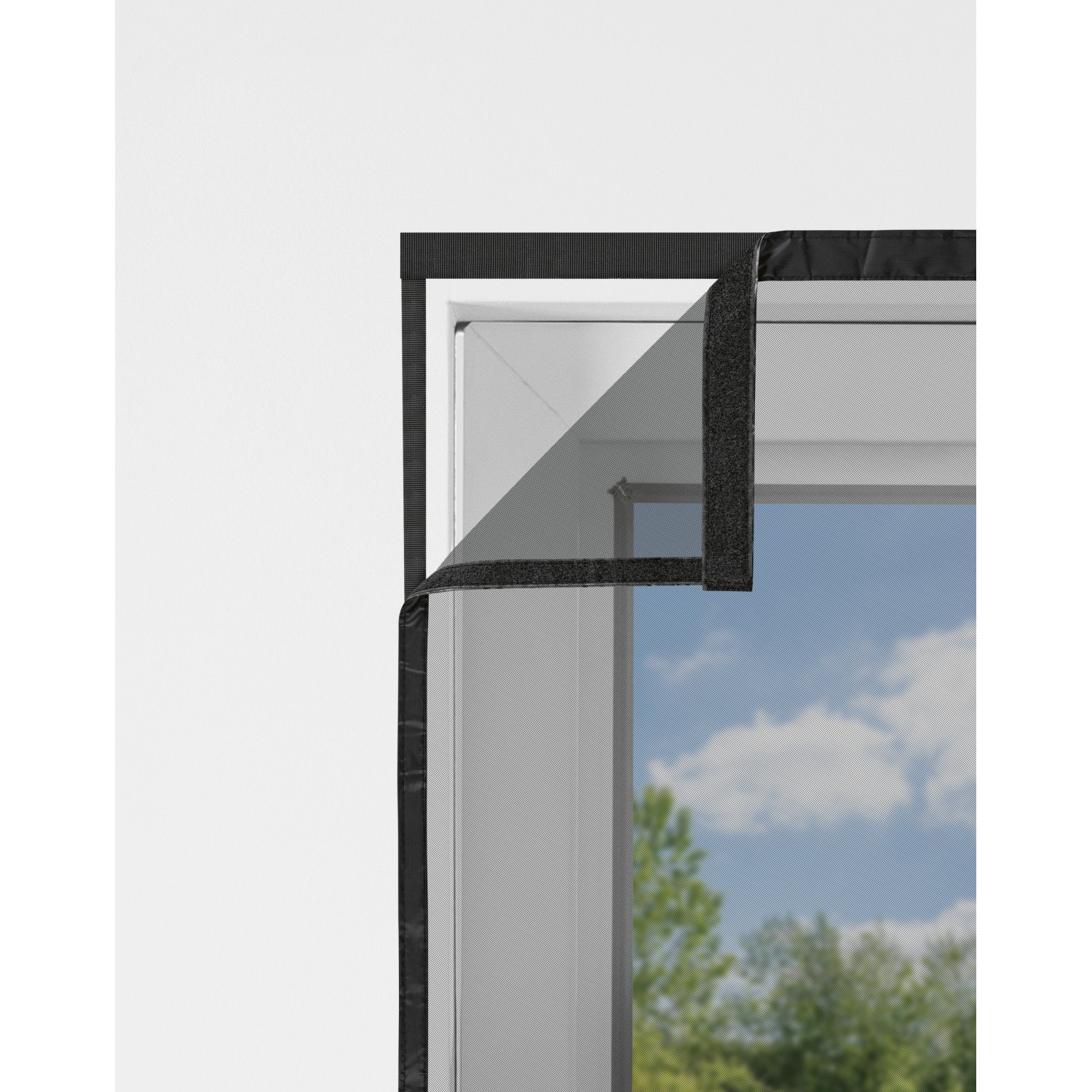 Easymaxx Moskitonetz mit Magnetverschluss, 100x210 cm, schwarz, am Türrahmen befestigt.