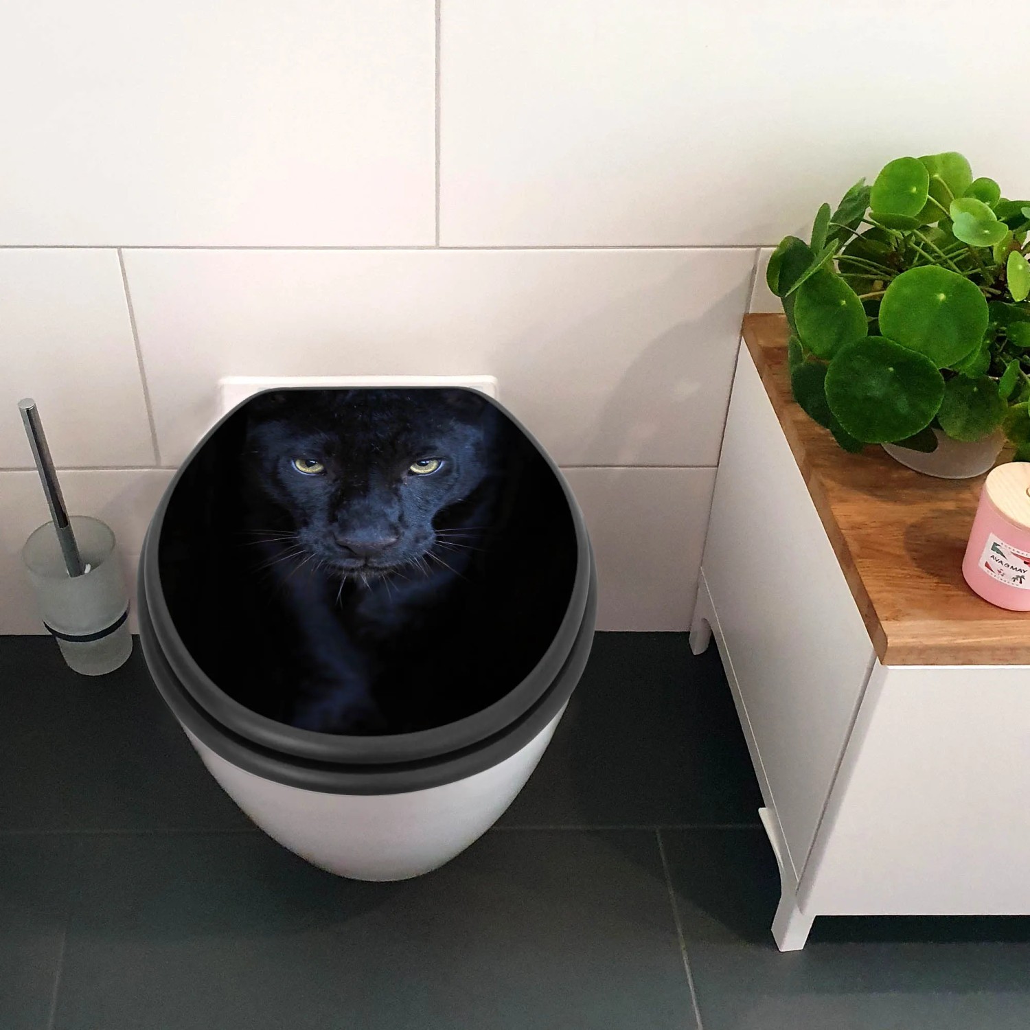 Anthrazit WC-Sitz mit Absenkautomatik und Panther Motiv Nora von Banjado.