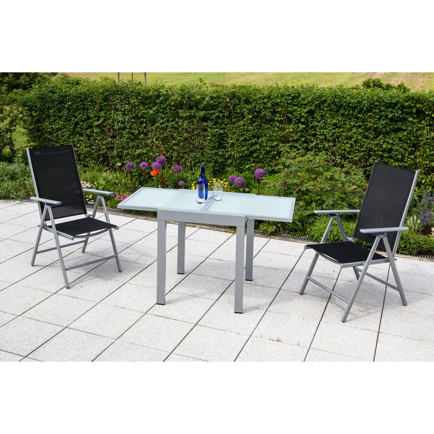 Gartenmöbel-Set Amalfi, 3-teilig, schwarz, mit Klappsesseln und Ausziehtisch mit Sicherheitsglasplatte.