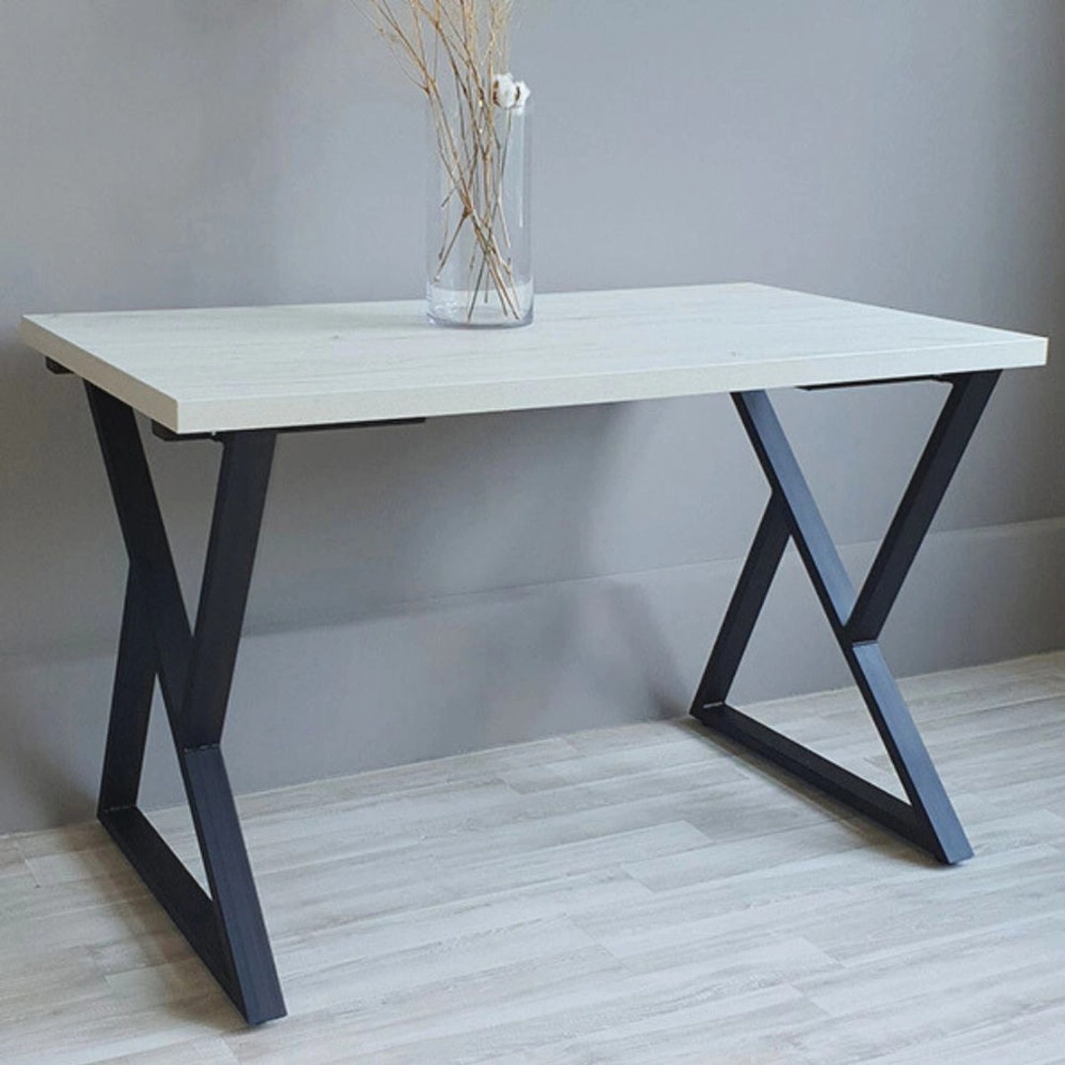 Esstisch mit Doppel Dreieck Tischgestell aus schwarzem Metall, 1 Paar