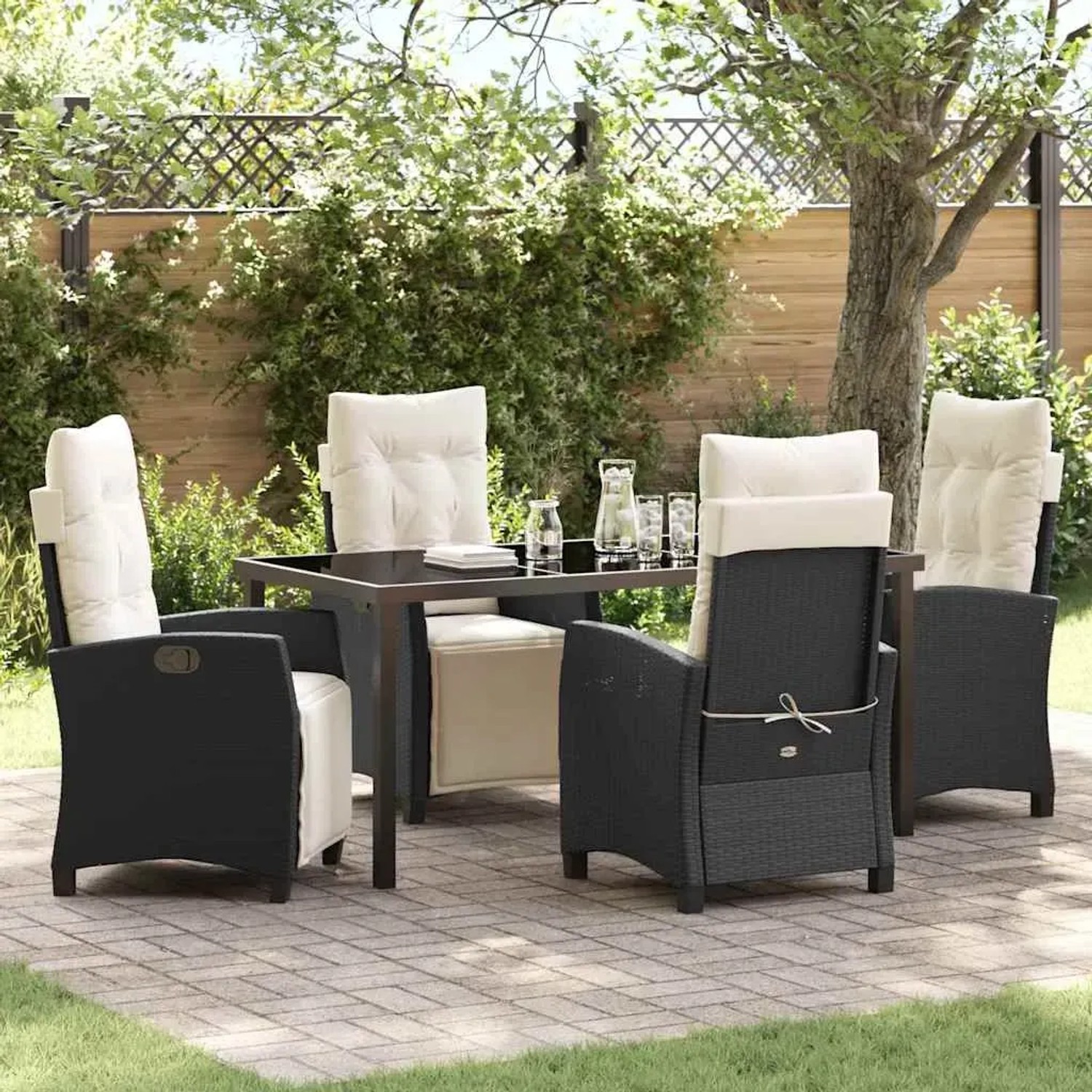 Schwarze 5-tlg. vidaXL Garten Essgruppe aus Poly Rattan mit verstellbaren Stühlen und Tisch.