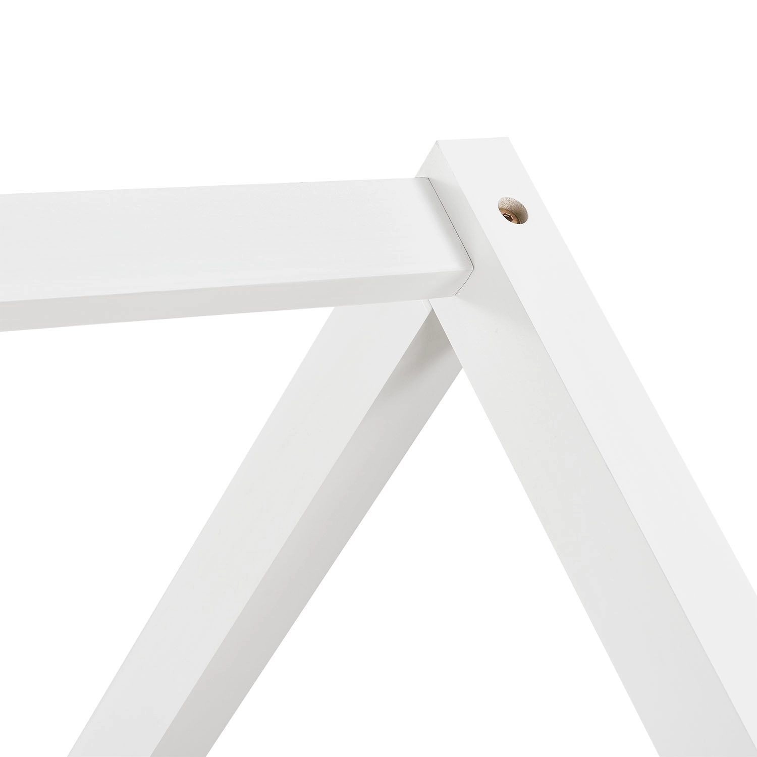 Detailansicht: Weißes Juskys Kinderbett Marli (90x200 cm) mit Hausdach.