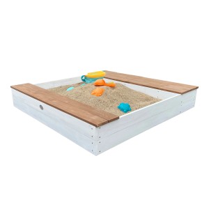 Axi Sandkasten Evy mit Becken und Stauraum, weiß-braun, mit Spielzeug im Sand.