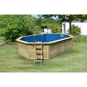 Karibu Holzpool Modell 4 X Set mit blauer Innenhülle und Leiter im Garten.