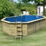 Karibu Holzpool Modell 4 X Set mit blauer Innenhülle und Leiter im Garten.