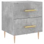 Betongrauer Nachttisch mit 2 Schubladen und goldenen Griffen. Modernes Design für Schlafzimmer.