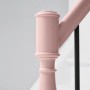 Detailaufnahme: Geländerpfosten mit Alpina Sprühlack No. 23 Wolken in Rosé edelmatt lackiert.