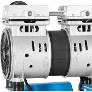 Detailaufnahme des Güde Airpower 105/8/6 Silent Kompressors mit 2-Zylinder-Aggregat.