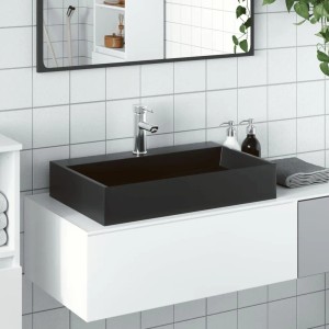 Mattschwarzes vidaXL Waschbecken (60x38 cm) aus Mineralguss auf weißem Unterschrank.