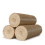 Drei hellbraune Nestro XL Blue Holzbriketts aus Nadelholz, zylindrisch gestapelt, für effizientes Heizen.