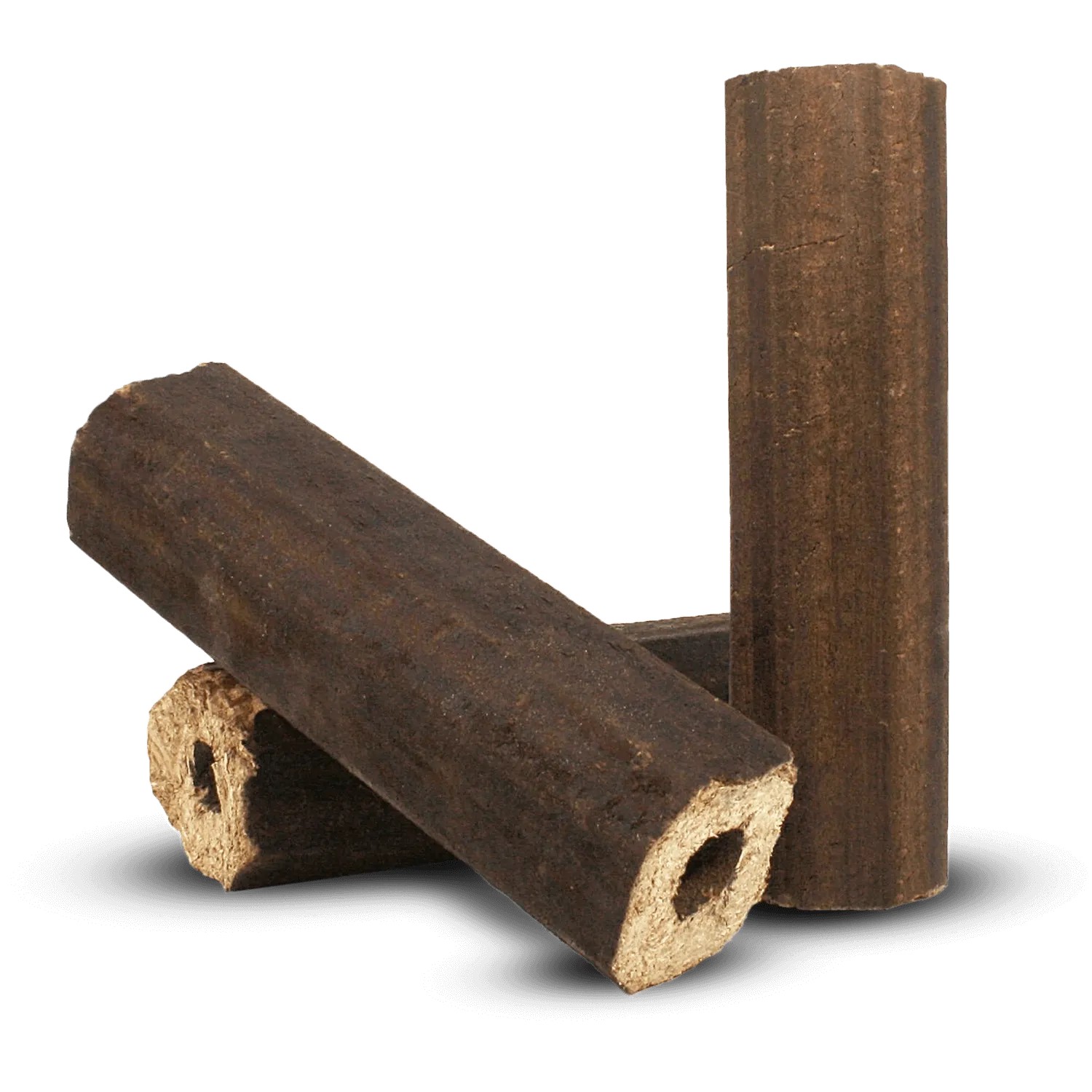 Drei dunkelbraune Heizfuxx Pinikay Octagon Holzbriketts aus Hartholz mit Zugloch für Kaminöfen.