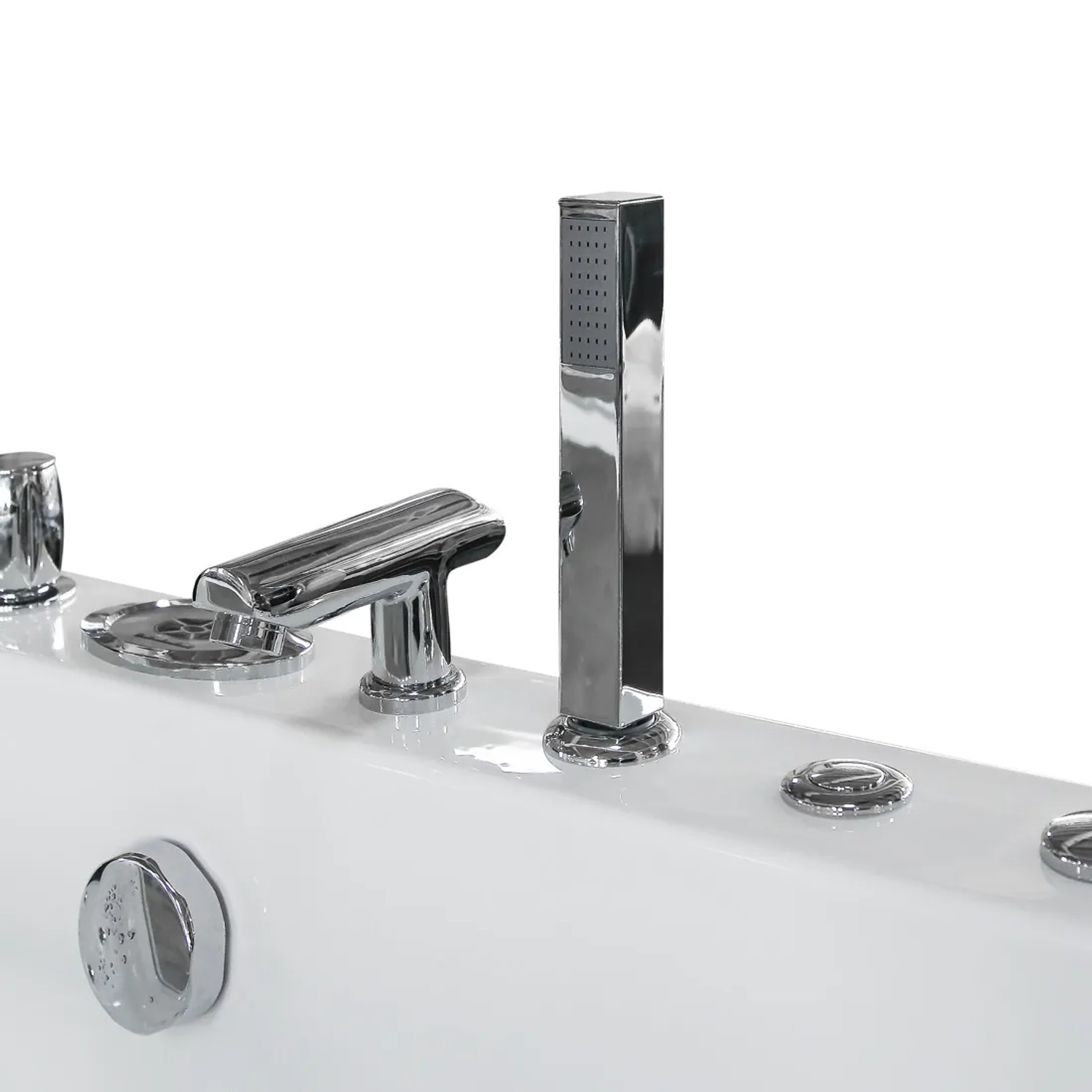 Detailaufnahme: AcquaVapore Whirlpool Badewanne W83R-TH-B mit Chromarmaturen und Handbrause.