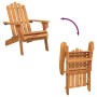 Klappbarer Adirondack-Gartenstuhl aus hellem Akazienholz, in geöffnetem und gefaltetem Zustand.