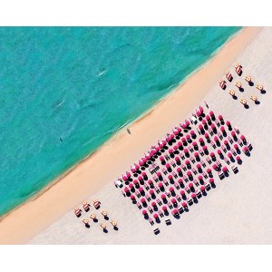 Komar Wandbild South Beach, 50x40cm, mit Luftaufnahme von Strand mit Liegen und Meer.
