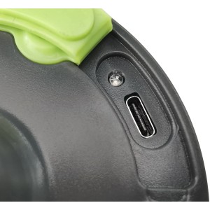 Detailaufnahme: USB-Slot der schwarzen Lutec Solar LED-Stehleuchte Pops.